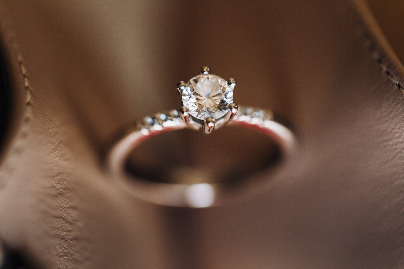 engagement-ring-with-diamond_8353-9972