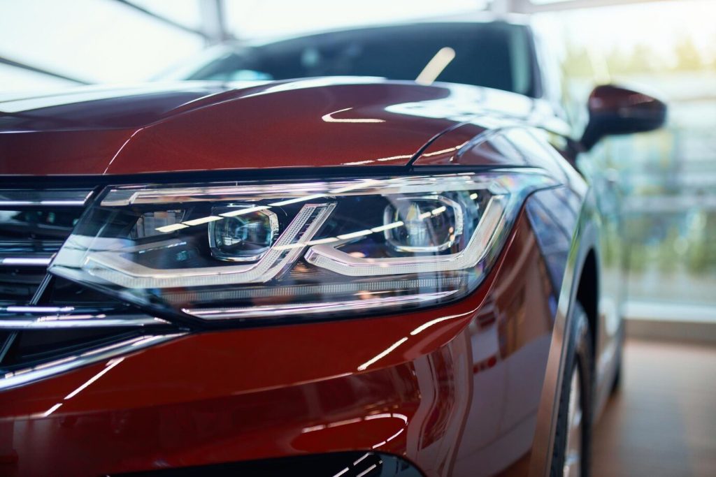 close-up-headlamp-expensive-red-car-showroom_7502-9567